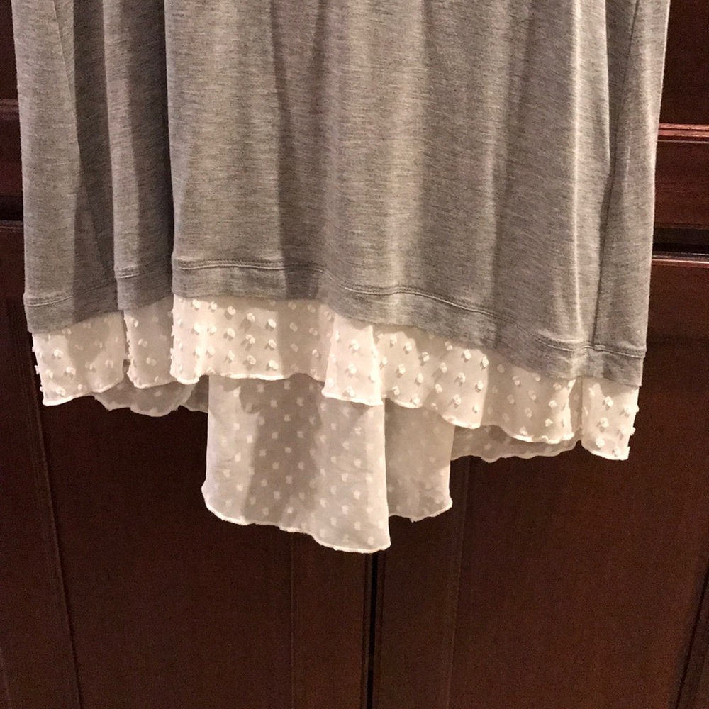 ANTROPOLOGY GRAY T-SHIRT WITH SWISS DOT FABRIC IN BACK - Picture 5 of 7
